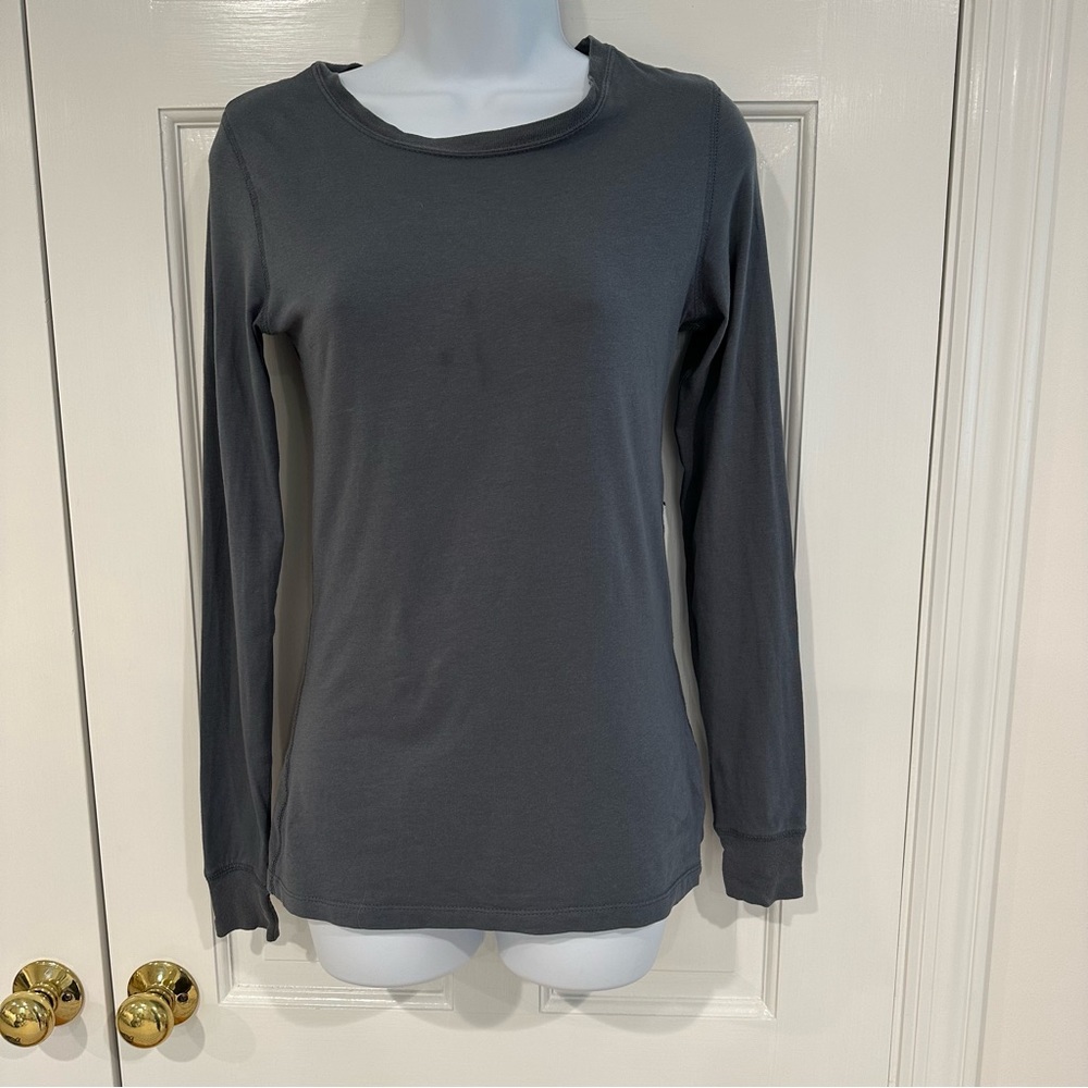 Forever 21 women’s long sleeve grey t-shirt size M